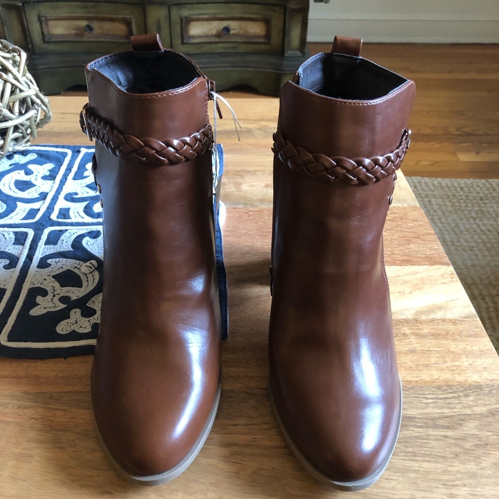 Brand new brown ankle boots.